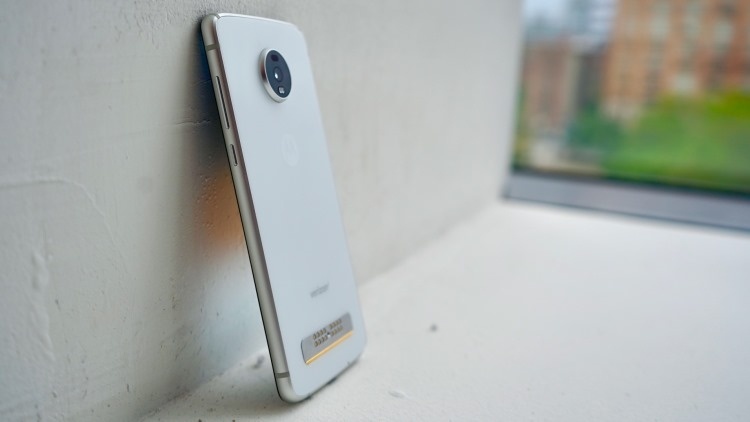 Moto Z4: смартфон среднего уровня с чипом Snapdragon 675 и 4 Гбайт ОЗУ
