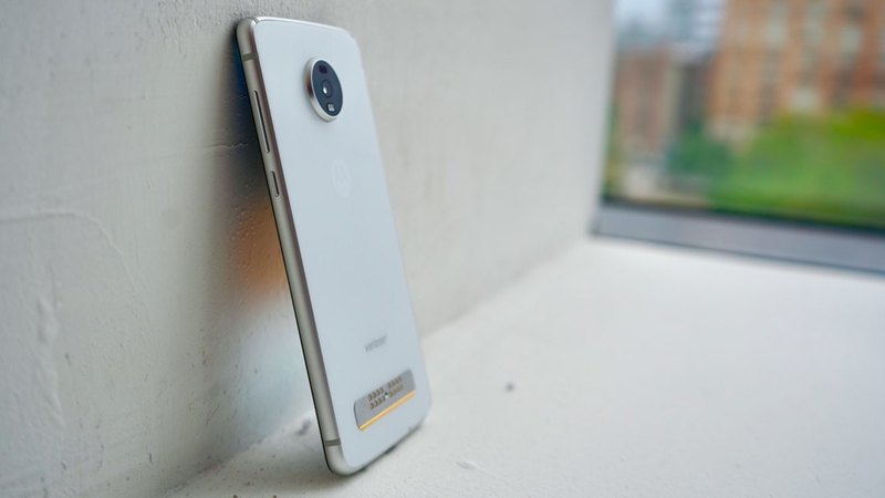 Motorola представила новый модульный смартфон