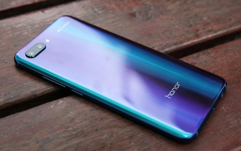 Honor и Samsung вместе заняли половину рынка смартфонов в России