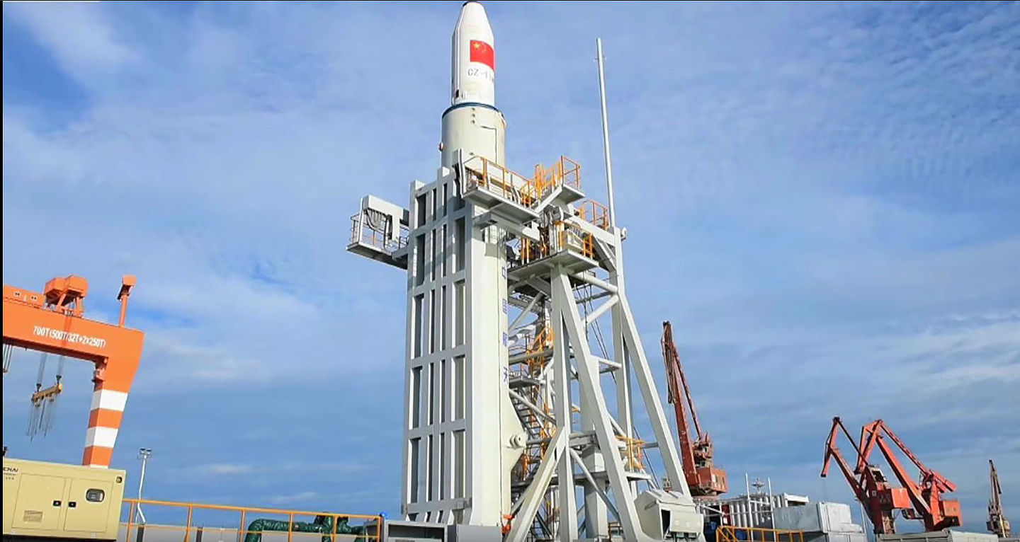 Китай впервые в своей истории запустил ракету-носитель с морской платформы - 1