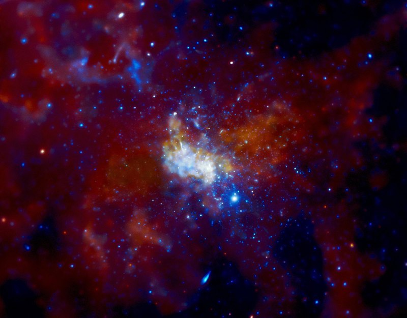 Астрономы увидели аккреционный диск у черной дыры в центре Млечного Пути