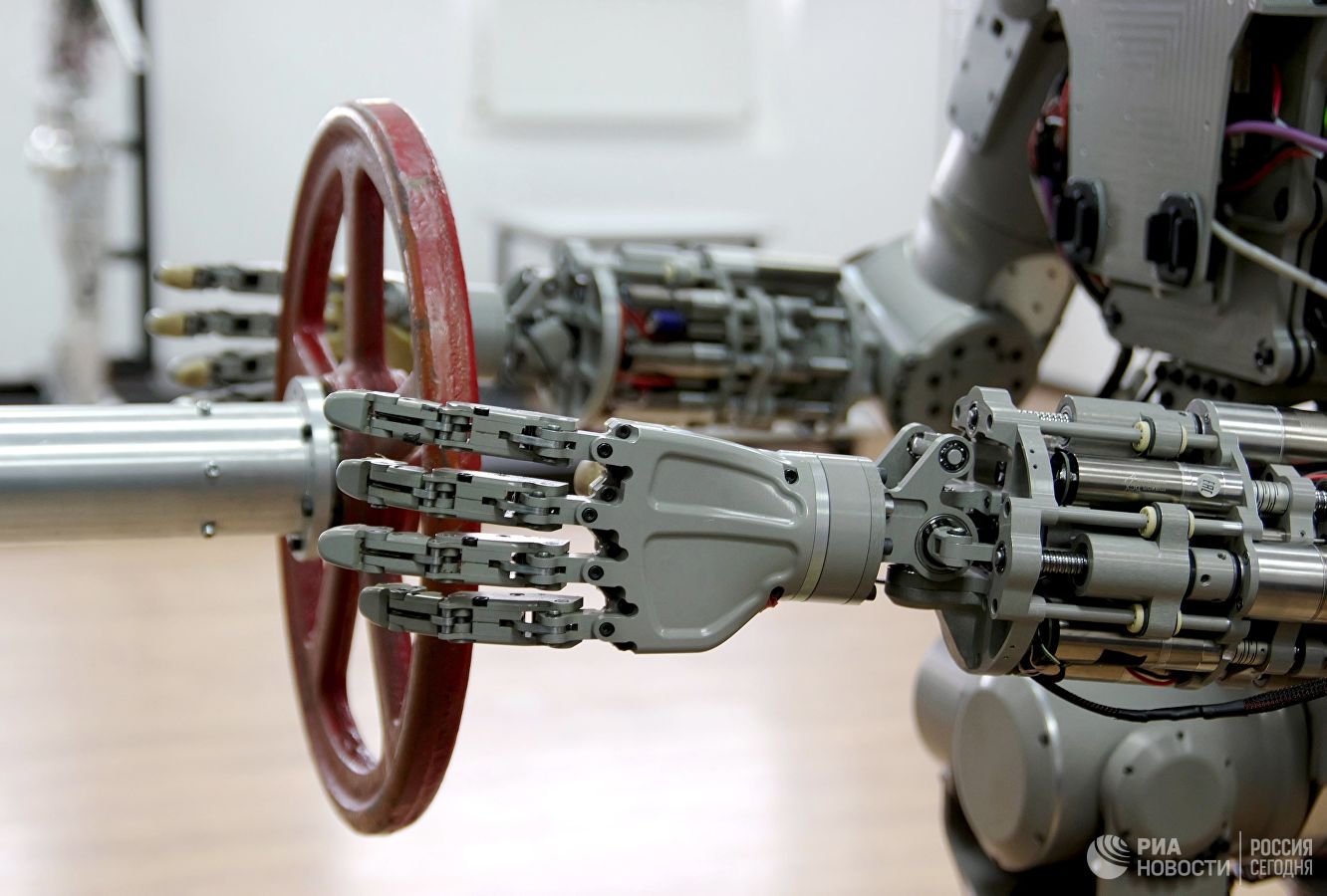 Люк корабля «Союз МС-14» оказался узок для робота FEDOR - 9 Люк корабля «Союз МС-14» оказался узок для робота FEDOR - 9