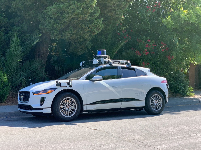 Waymo начала тестировать электрические кроссоверы Jaguar I-Pace