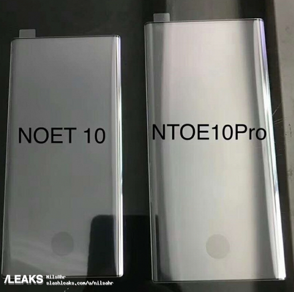 Фото защитных стекол позволяют сравнить размеры смартфонов Samsung Galaxy Note 10 и Note 10 Pro
