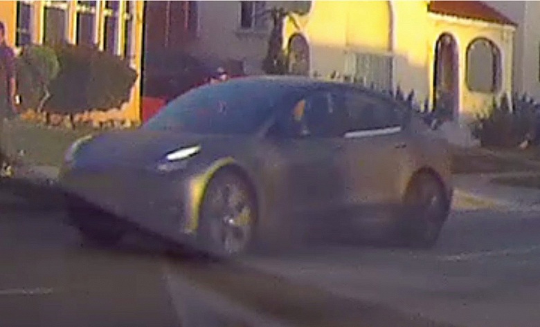 На дорогах заметили неизвестный автомобиль Tesla, который может быть прототипом новой Model S