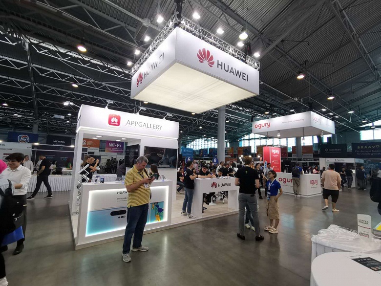 Число пользователей мобильных сервисов Huawei за год выросло на 117% - 1 Число пользователей мобильных сервисов Huawei за год выросло на 117%