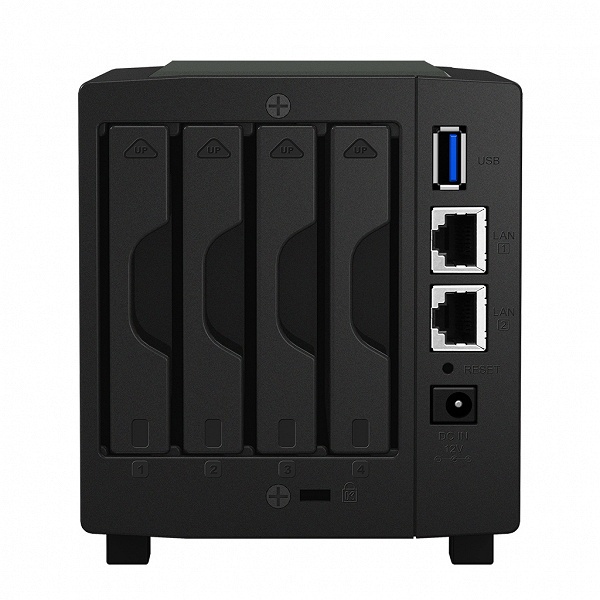 Производитель называет хранилище с сетевым подключением Synology DiskStation DS419slim «персональным облаком на ладони»