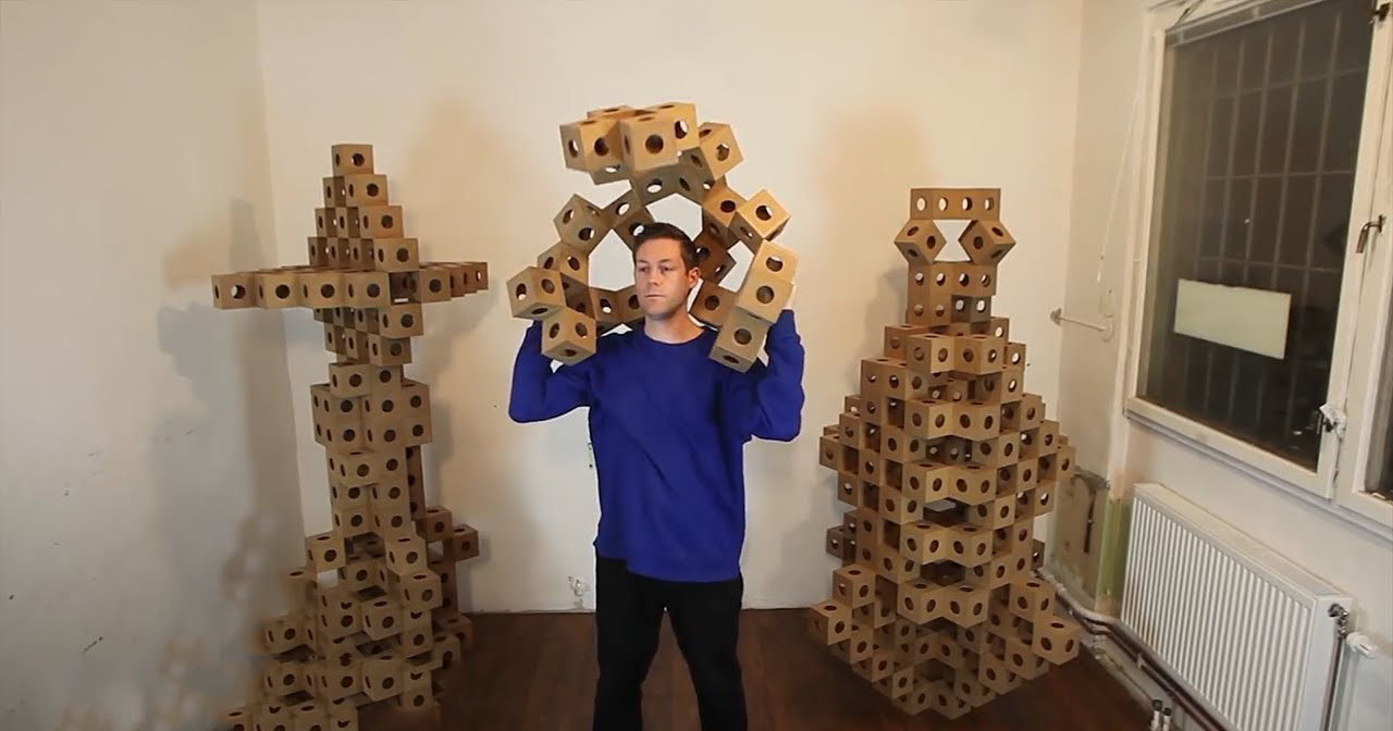 Инженер создает удивительные скульптуры из блоков оригами