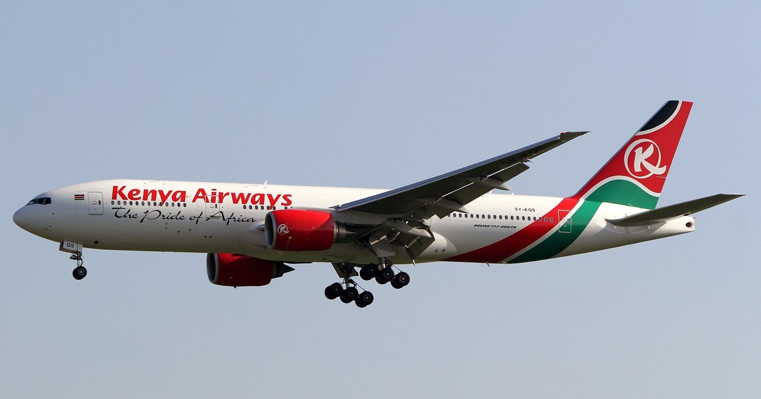 Из садящегося в Лондоне самолета выпал безбилетник Из садящегося в Лондоне самолета выпал безбилетник