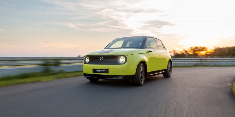 Задний привод и 150 л.с. Стали известны характеристики городского электромобиля Honda e