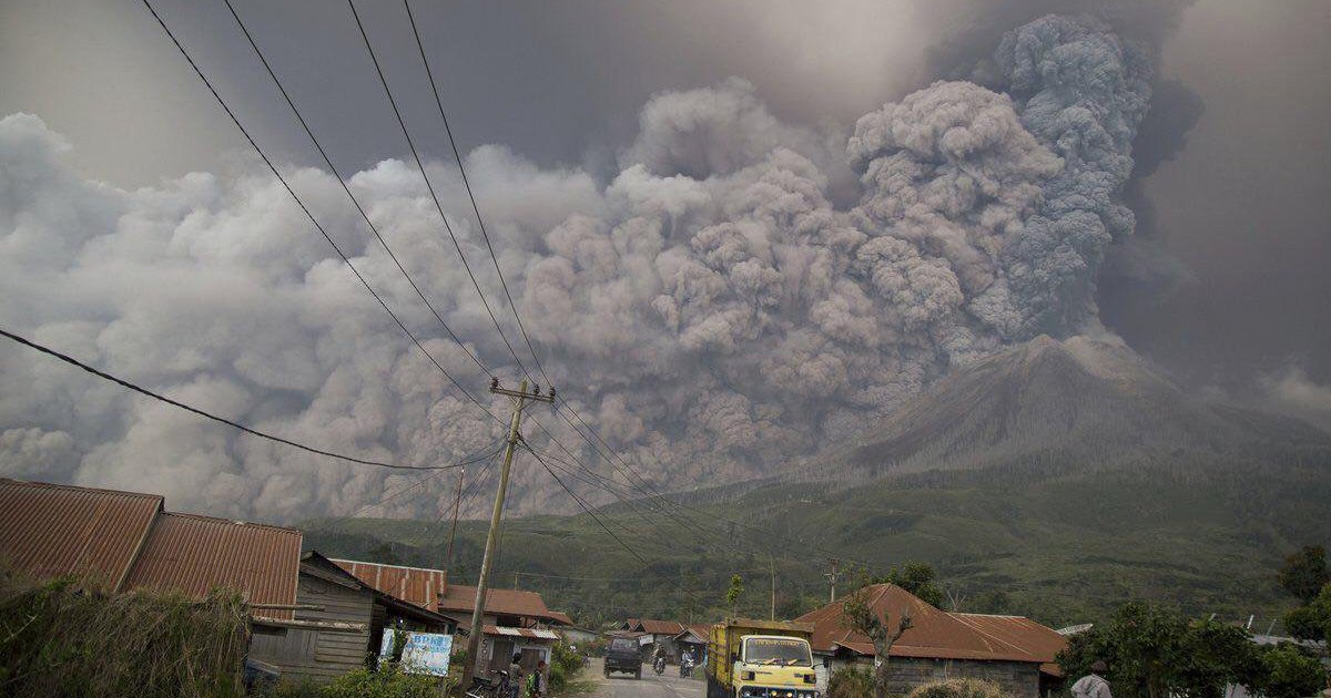 Как началось извержение вулкана Синабунг. Индонезия, июнь 2019 года
