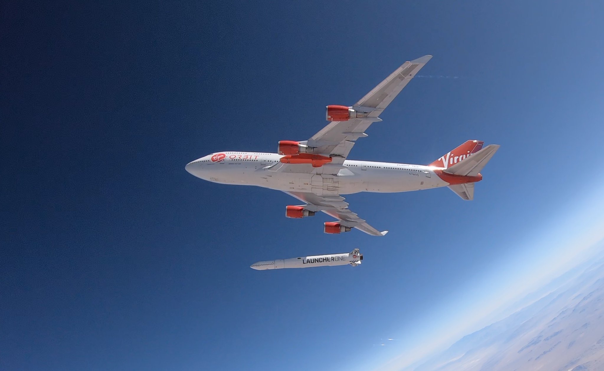 Virgin-Orbit-richarda-brensona-uspeshno-vypolnila-testovyi-sbros-rakety-nositelya-s-samoleta.jpg