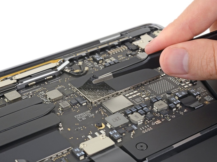Новый ноутбук MacBook Pro 13″ починить вряд ли удастся