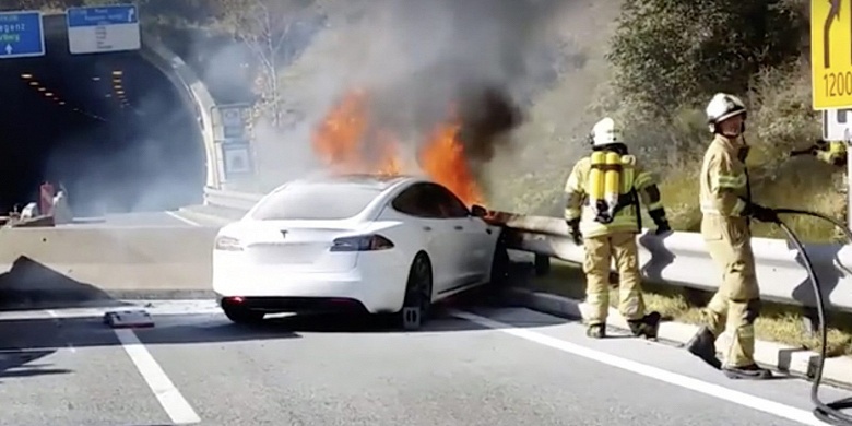 Очередной отчёт Tesla: электромобили компании попадают в аварии и горят реже обычных 