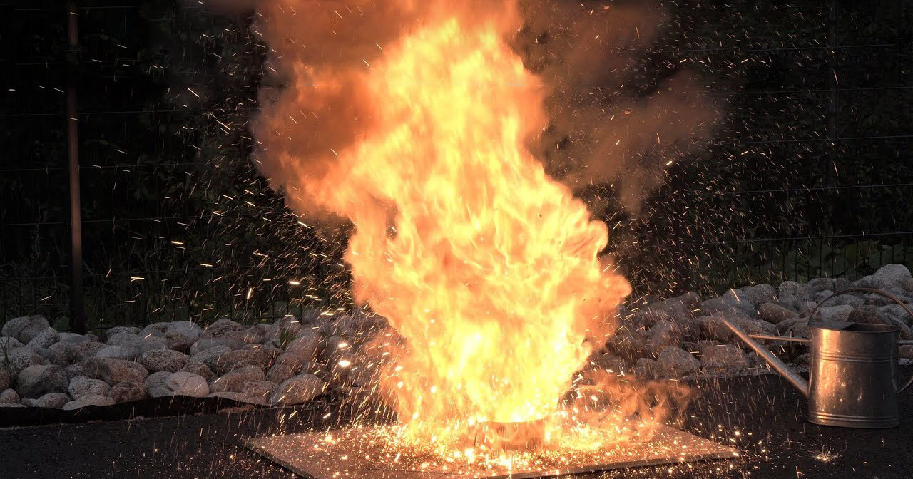 Почему термит не может прожечь дерево: зрелищное видео