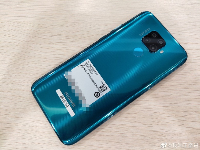 Почти как Huawei Mate 20. Живые фото Huawei Nova 5i Pro