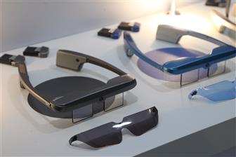 Стало известно, кто будет делать очки Google Glass третьего поколения