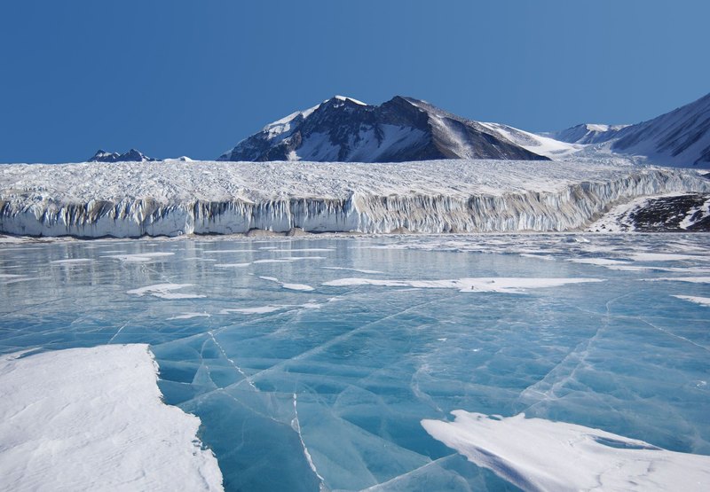 Антарктида потихоньку разваливается: как изучение льда может спасти планету