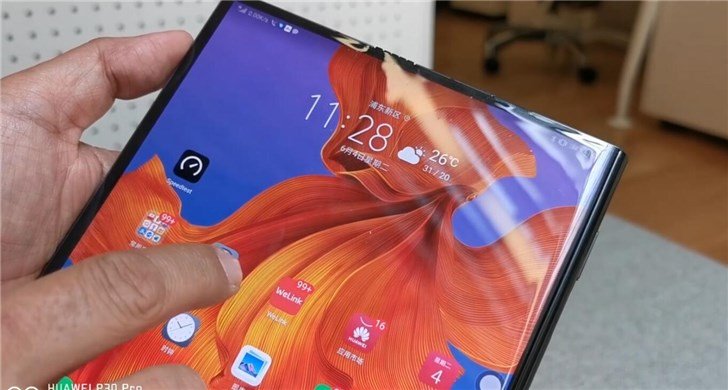 When it's ready. Сгибающий смартфон Huawei Mate X пока не готов к выходу на рынок