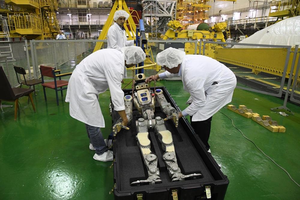 Робот FEDOR (Skybot F-850) учится… открывать бутылку и брать отвертку - 4