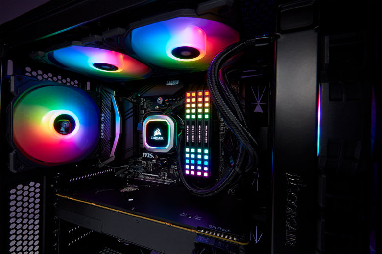 Производитель называет «умной» подсветку корпуса Corsair iCUE 220T RGB Airflow 