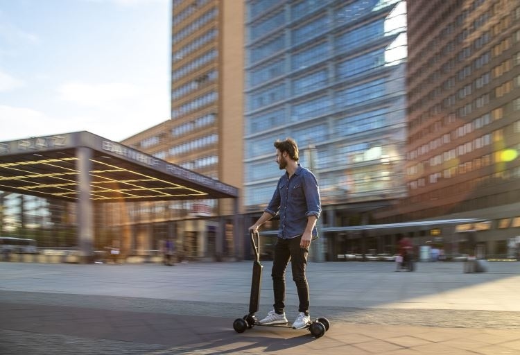 Audi представила электрический самокат e-Tron Scooter с запасом хода в 20 км