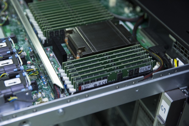 Kingston начинает продажи регистровых модулей памяти DDR4-3200 для систем на процессорах AMD EPYC второго поколения
