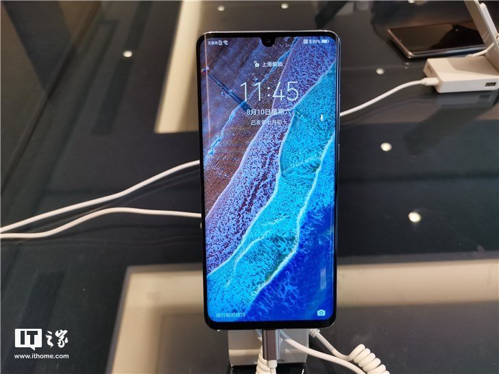 Фотогалерея дня: интерфейс EMUI 10 в смартфоне Huawei P30 Pro