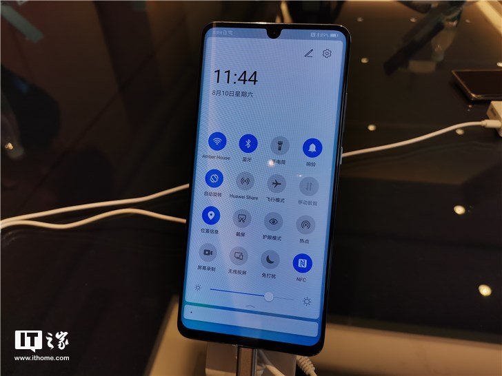 Фотогалерея дня: интерфейс EMUI 10 в смартфоне Huawei P30 Pro