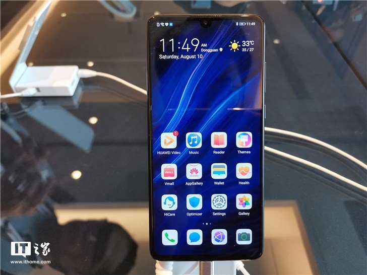 Фотогалерея дня: интерфейс EMUI 10 в смартфоне Huawei P30 Pro