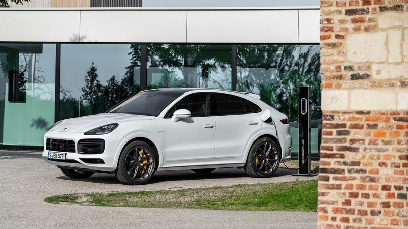 Porsche выпустила самый мощный Cayenne