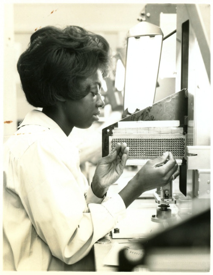 Бортовой управляющий компьютер «Аполлона»: дипстик и инженерный анализ памяти на многократно прошитых сердечниках - 3 Бортовой управляющий компьютер «Аполлона»: дипстик и инженерный анализ памяти на многократно прошитых сердечниках - 3