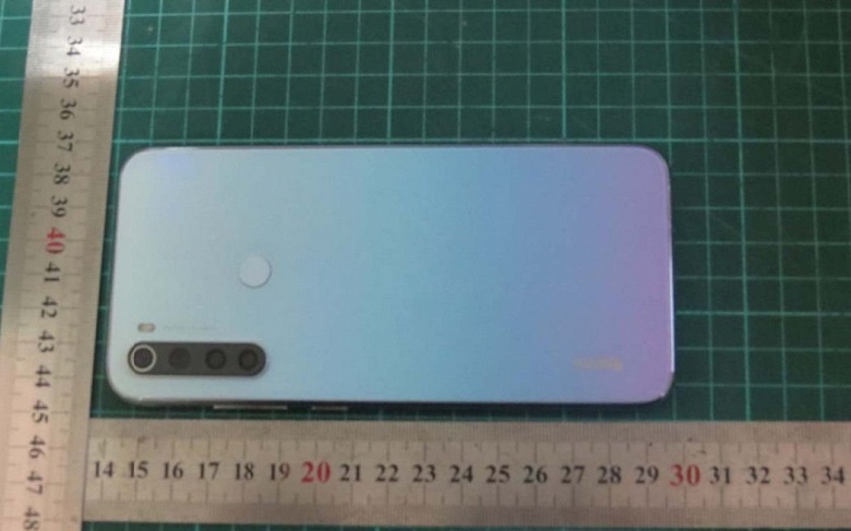 Смартфон Redmi Note 8 с градиентной крышкой позирует на живых фото регулятора, а Redmi Note 8 Pro засветился на кадрах видеоролика