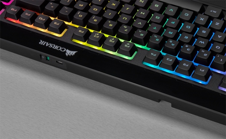 Клавиатура Corsair K57 RGB может подключаться к ПК тремя способами