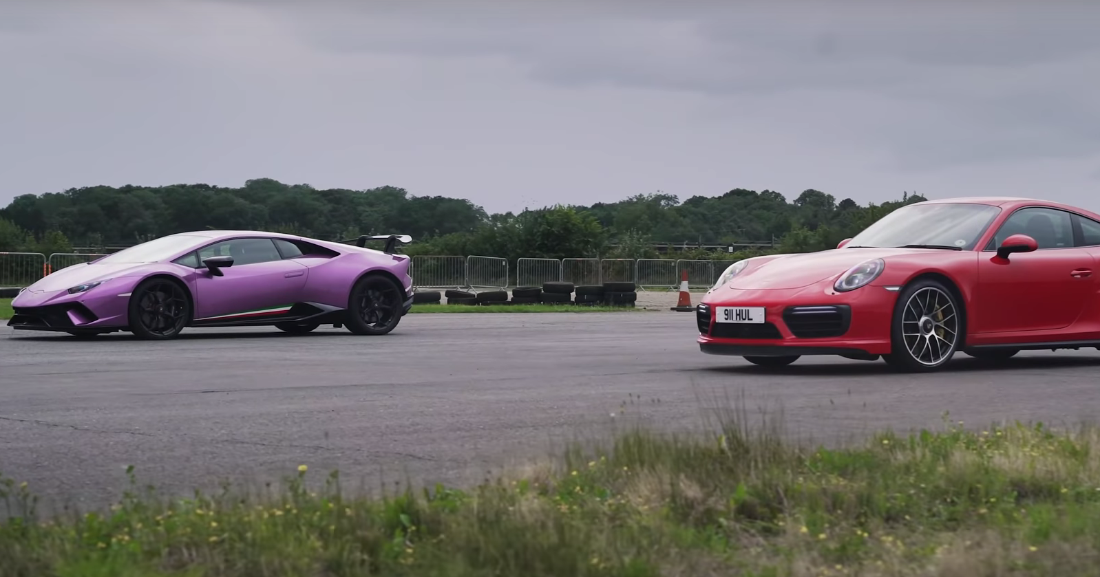 Lamborghini Huracan Performante против Porsche 911 Turbo S: дрэг-гонка