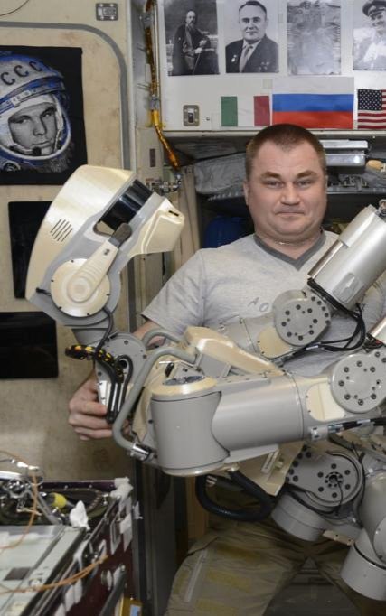 Робот FEDOR — много фото и даже видео с МКС, подготовка космонавта-оператора и первые испытания робота - 17