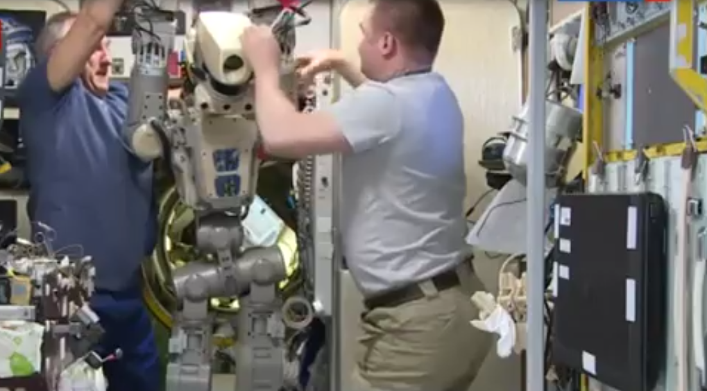 Робот FEDOR — много фото и даже видео с МКС, подготовка космонавта-оператора и первые испытания робота - 7