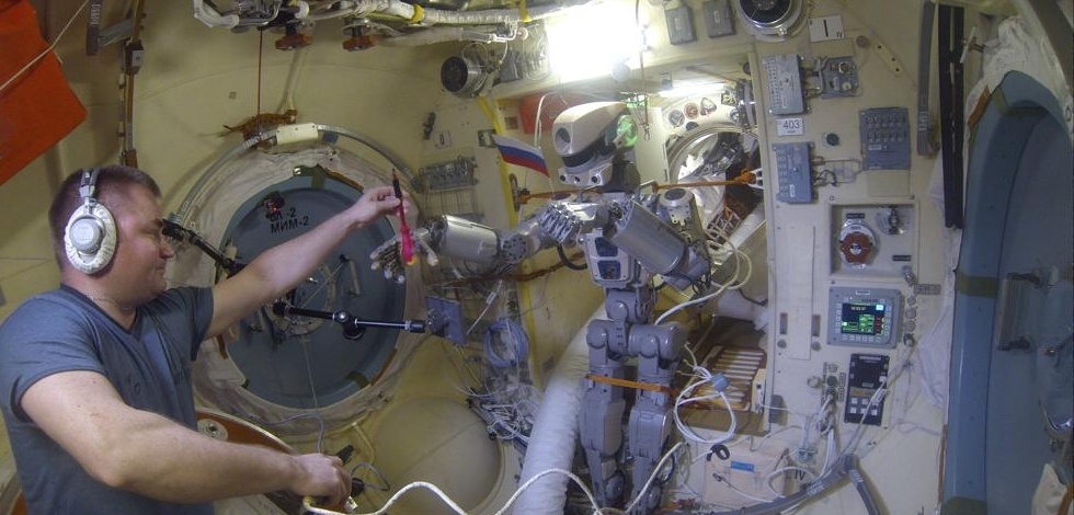 Робот FEDOR — много фото и даже видео с МКС, подготовка космонавта-оператора и первые испытания робота - 1
