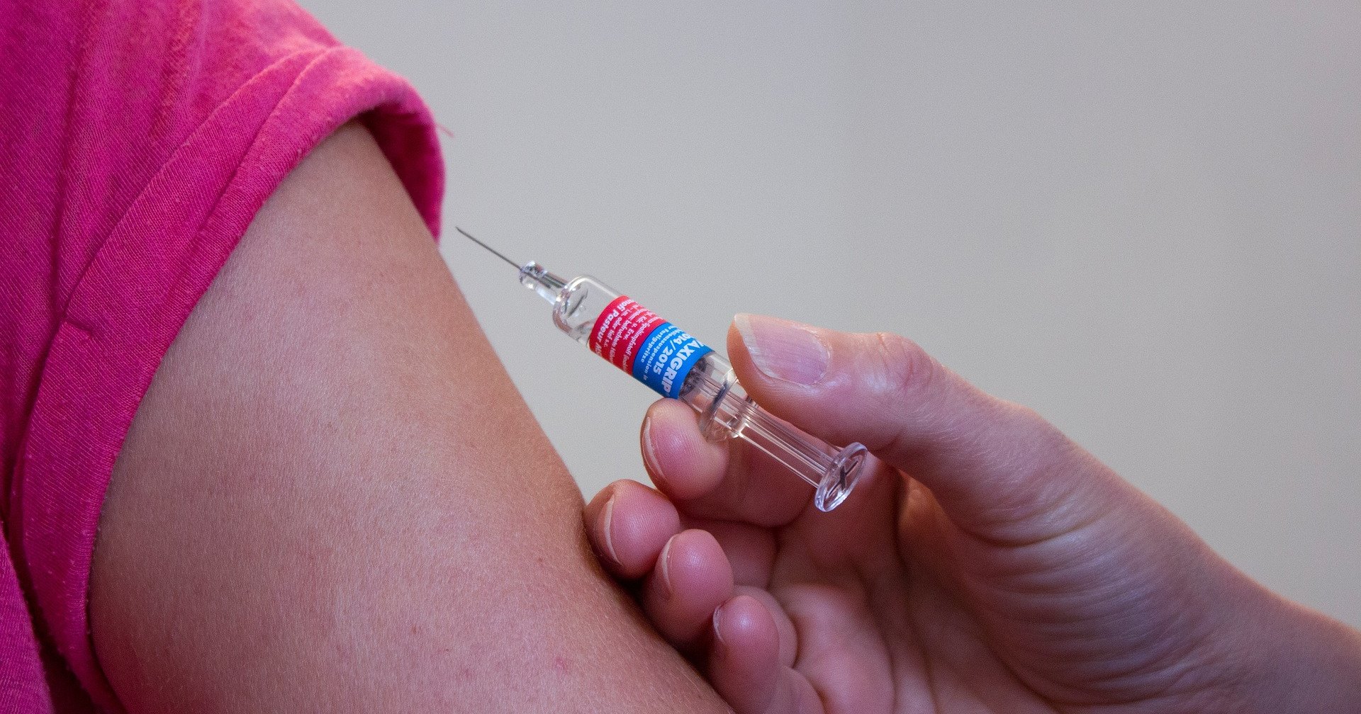 Вся правда о прививках: нужно ли делать и как они могут навредить
