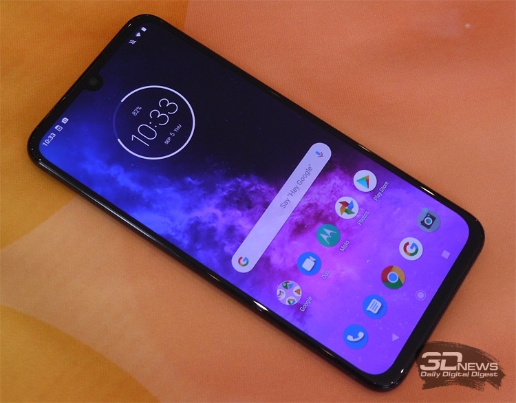 IFA 2019: смартфон Motorola One Zoom с квадрокамерой на стенде Lenovo