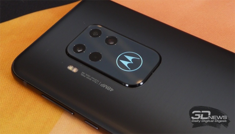 IFA 2019: смартфон Motorola One Zoom с квадрокамерой на стенде Lenovo