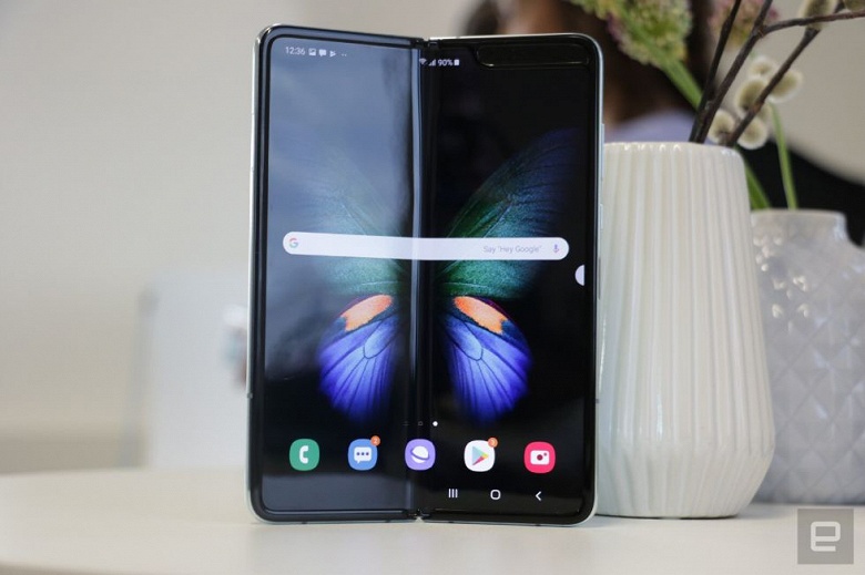 Вчера Samsung заново представила Galaxy Fold, а сегодня отменила все ранние предзаказы на этот смартфон в США