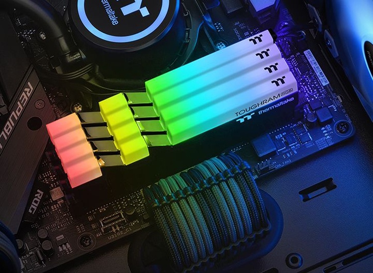 Модули памяти Thermaltake Toughram RGB DDR4 работают на частоте до 3600 МГц Модули памяти Thermaltake Toughram RGB DDR4 работают на частоте до 3600 МГц