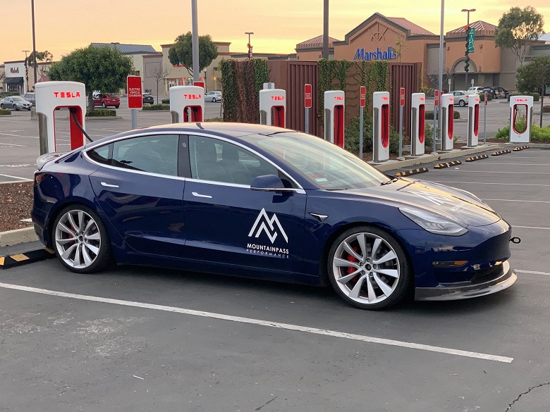 Tesla Model S установила очередной рекорд на гоночном треке - 1 Tesla Model S установила очередной рекорд на гоночном треке