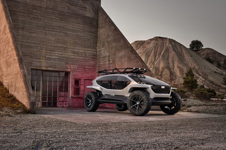 Audi представила концепт внедорожника с дронами вместо фар - 2 Audi представила концепт внедорожника с дронами вместо фар - 2