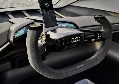 Audi представила концепт внедорожника с дронами вместо фар - 4