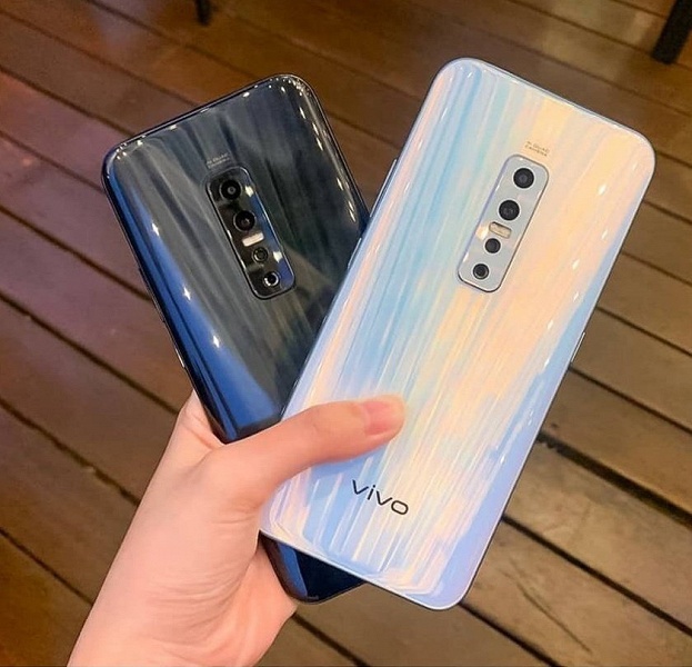 Фотогалерея дня: смартфон Vivo V17 Pro с шестью камерами