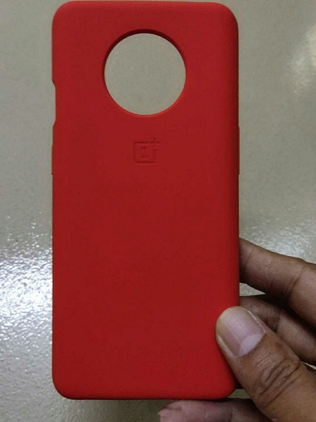 Новые фото подтверждают форму блока камер в OnePlus 7T