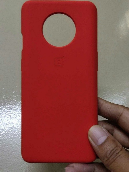 Новые фото подтверждают форму блока камер в OnePlus 7T - 1 Новые фото подтверждают форму блока камер в OnePlus 7T
