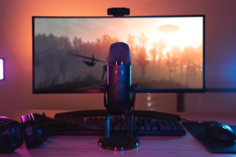 USB-микрофон Blue Yeti X идеально подходит для подкастов и потокового вещания